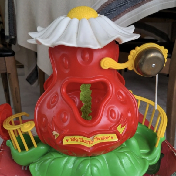 Strawberry Shortcake Big Berry Trolley & Dolls - Picture 2 of 6